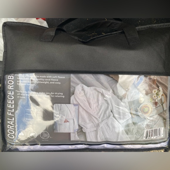 Women’s fleece robe new in bag - Picture 2 of 3